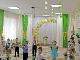 🌹Сегодня, в нашем детском саду в средней группе "Вишенка" прошёл утренник посвящённый празднованию Международного женского Дня! 🌹Сегодня, в нашем детском саду в средней группе "Вишенка" прошёл утренник посвящённый празднованию Международного женского Дня!.