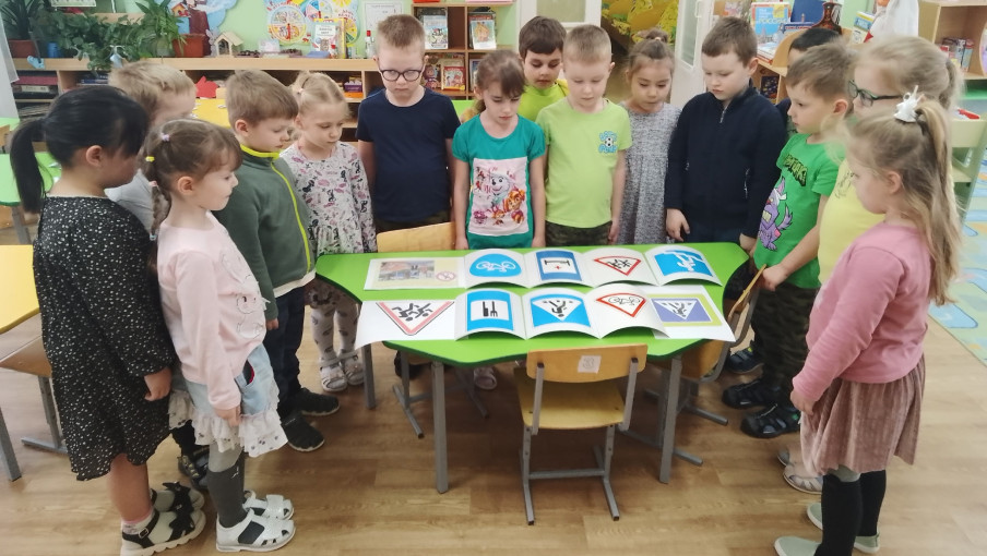 Дети старших групп"Росинка" и "Родничок" приняли участие в развлечении по обучению «Основам безопасности жизнедеятельности». Дети старших групп"Росинка" и "Родничок" приняли участие в развлечении по обучению «Основам безопасности жизнедеятельности».
